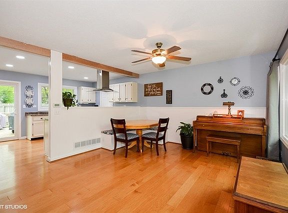 2nd image of 30W235 Bedford Ln