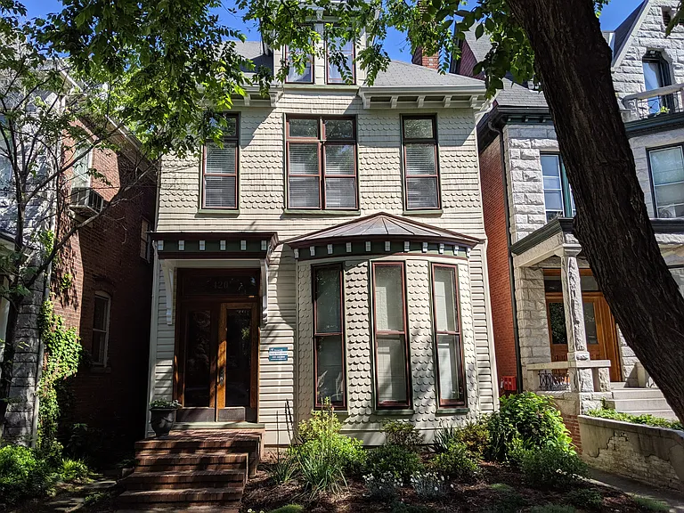 420 Warren Cres #3 — Photo 1