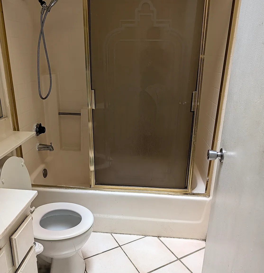 2 bed, 902 sqft, $2,420 — Photo 3