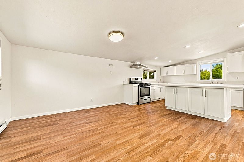 4th image of 15425 SE 11th Street