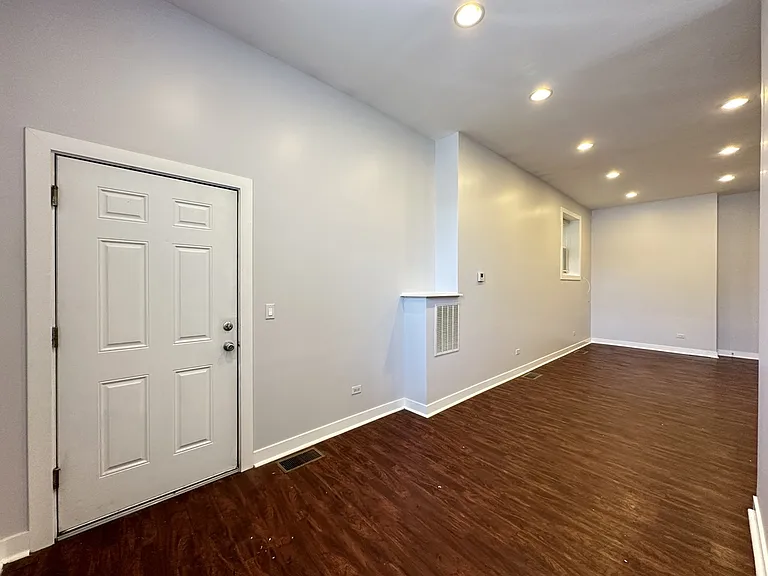 2944 W Montrose Ave #2 — Photo 13