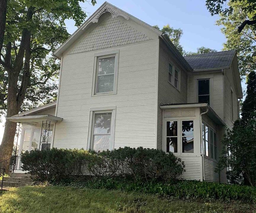 1st image of 403 E Elm St