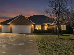 3245 S Ridgewood Ct, Springfield, MO 65804