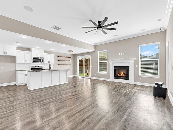 3rd image of 3761 Rockdale St