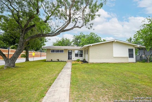 783 Clearview Dr — Photo 2