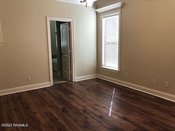 5th image of 124 Clover Leaf Dr