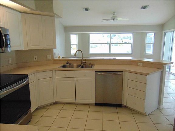 4th image of 425 Bermuda Isles Cir