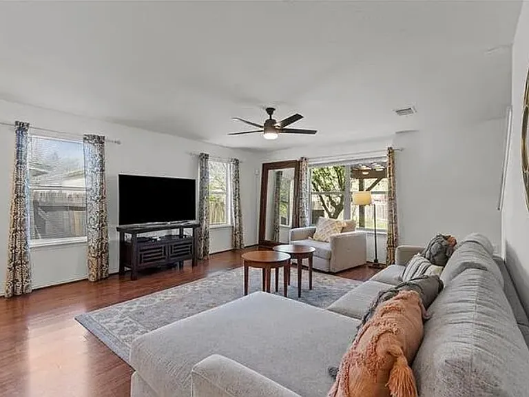 4515 Cottonwood St — Photo 4