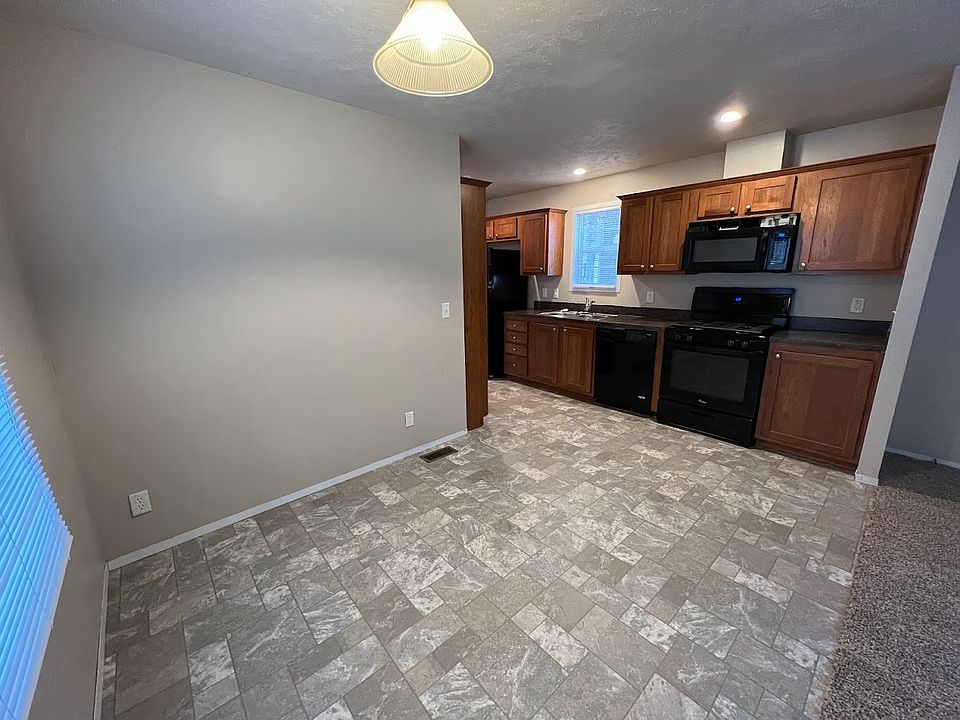 1st image of 516 Courtland Ln #317
