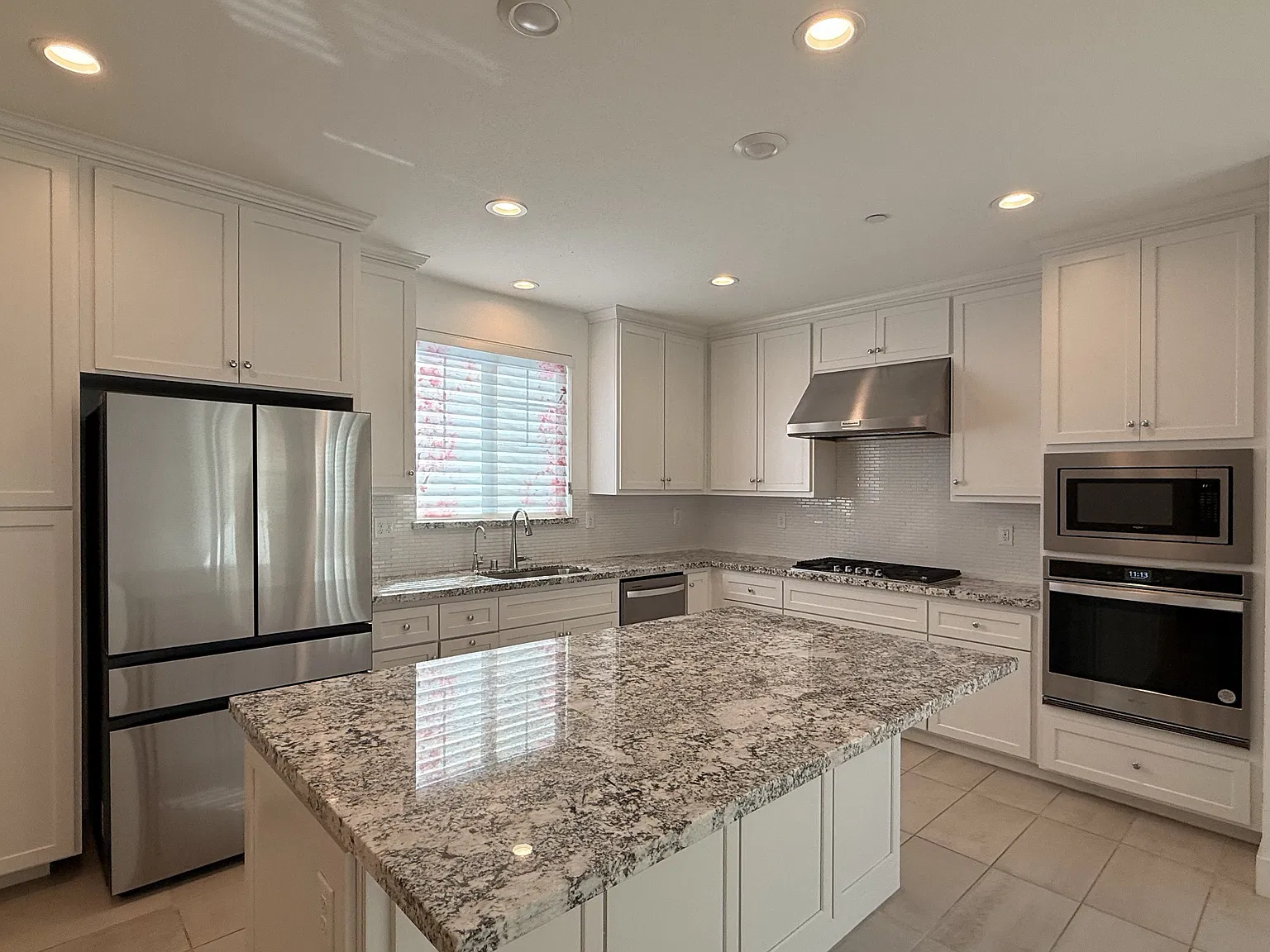 4 bed, 1938 sqft, $3,195 — Photo 2