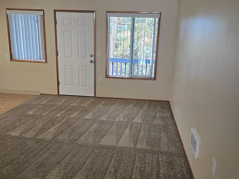 Latitude 44 Apartments — Photo 20