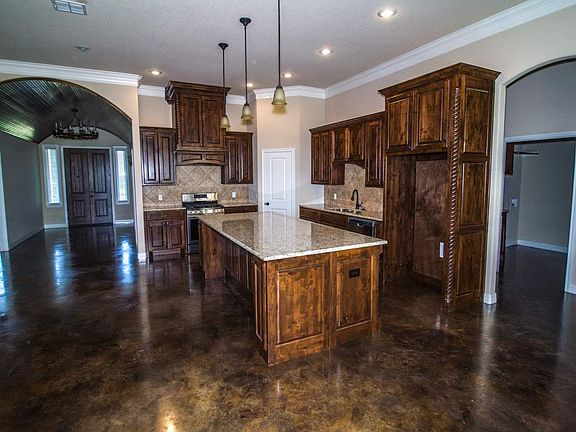 5th image of 2792 S Robinson Dr
