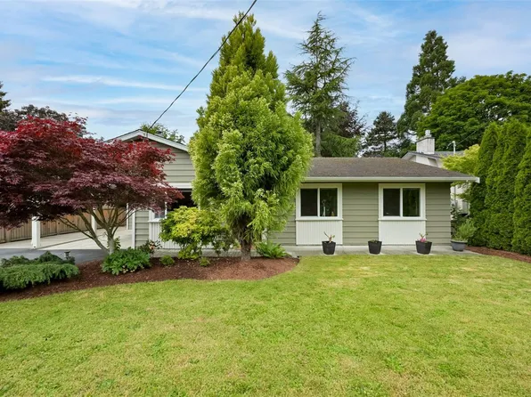 7662 Wallace Dr, Central Saanich, BC V8M 1N5