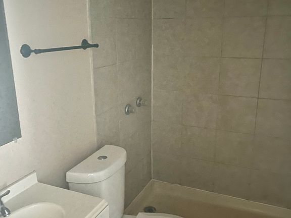 2nd image of 632 W Neely St #632