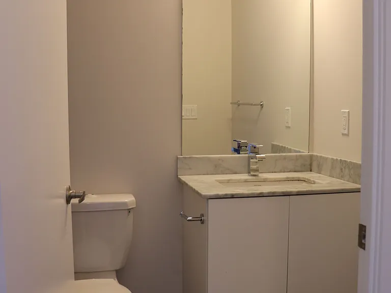 2055 Danforth Ave #903 — Photo 11