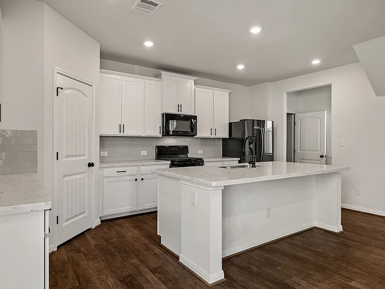 2904 Harvester Ln — Photo 9