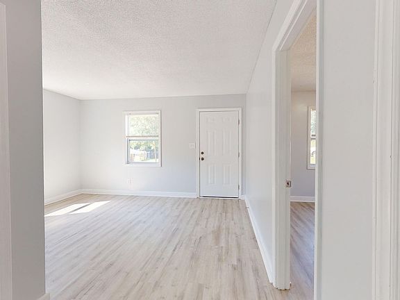 4th image of 4503 Helena St #0