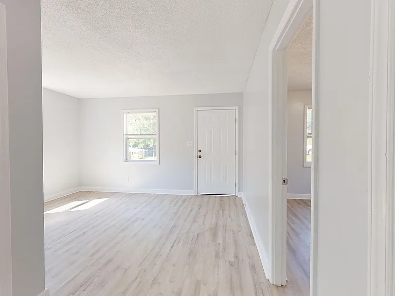 Two bedroom apartment for $1199 per month ~5 minutes from the Airport in a quaint and quiet commu... — Photo 8