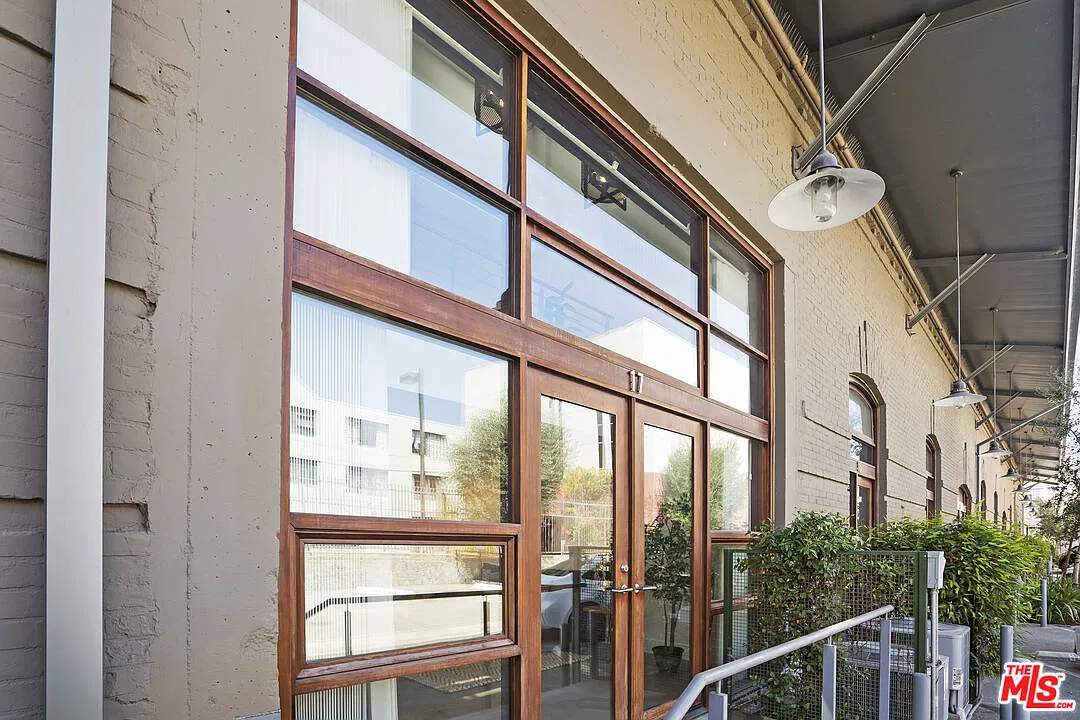 2 bed, 3.0 bath, 1300 sqft, $4,600 — Photo 3