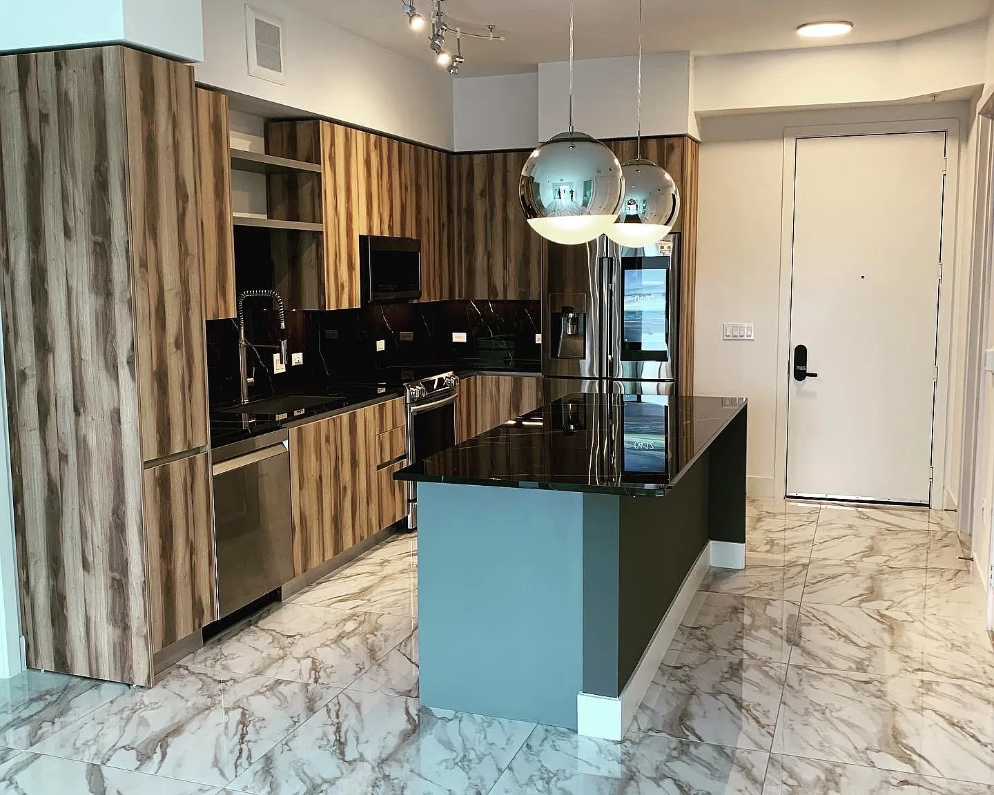 1 bed, 799 sqft, $3,368 — Photo 1