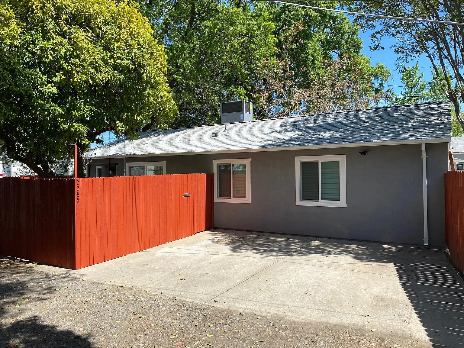 3 bed, 1000 sqft, $2,495 — Photo 2
