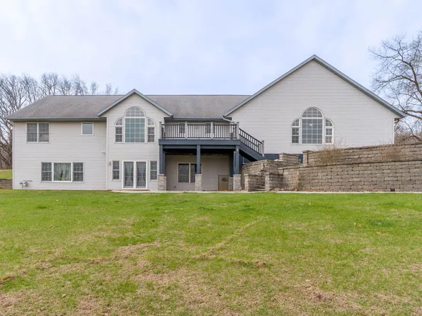 107 Lost Ln, Savanna, IL 61074