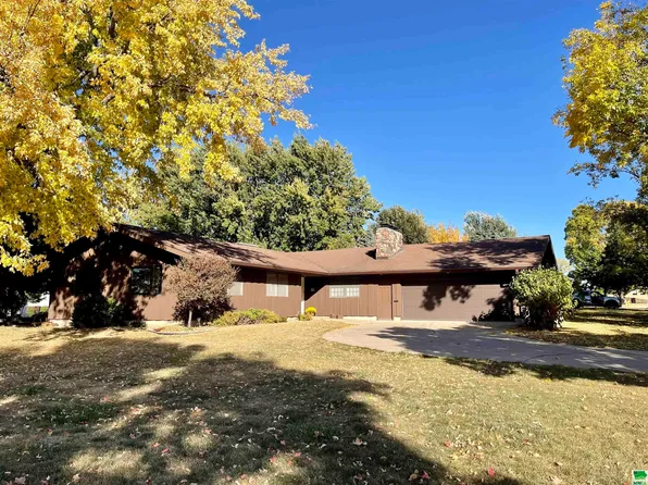 1705 W 6th St, Storm Lake, IA 50588