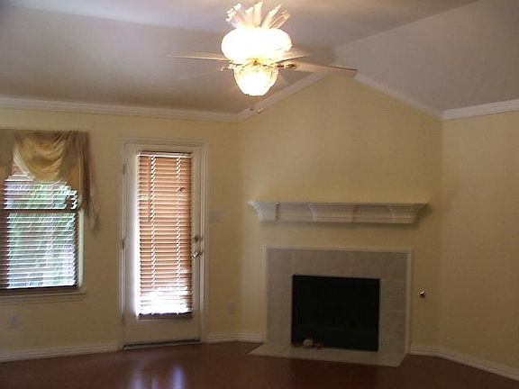 5th image of 1113 Oakridge Dr
