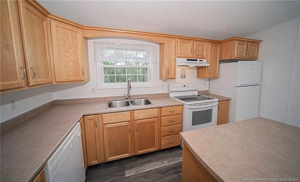 3 bed, 2.0 bath, 1152 sqft, $174,900 — Photo 3