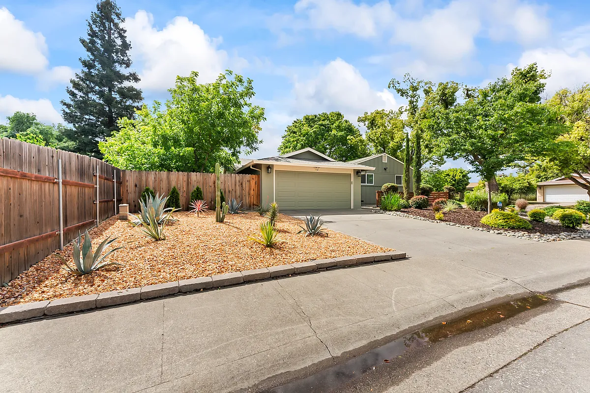 Building Photo - 53 Mossglen Cir