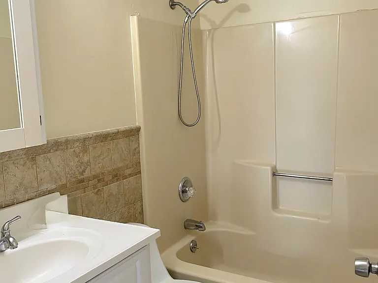 161 Maple St #2 — Photo 4