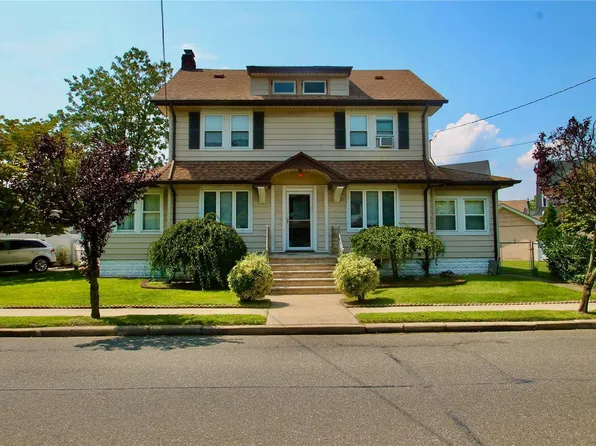 185 Rocklyn Avenue, Lynbrook, NY 11563