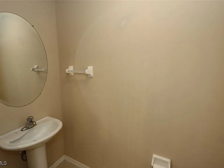 1172 Oxford Ln #27 — Photo 25