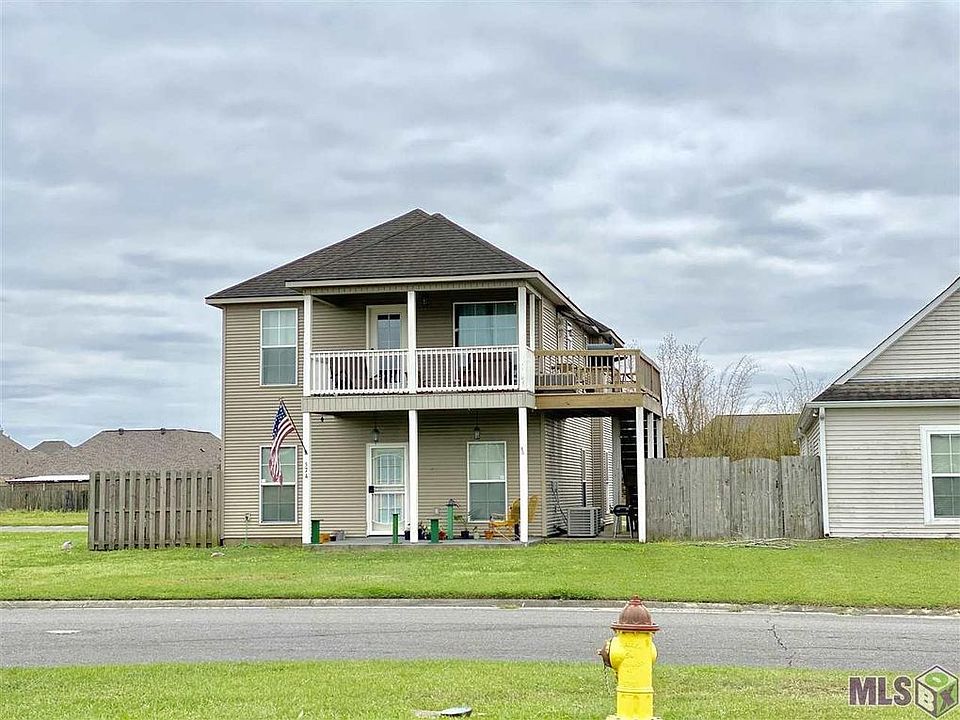 Street view. Upstairs unit.