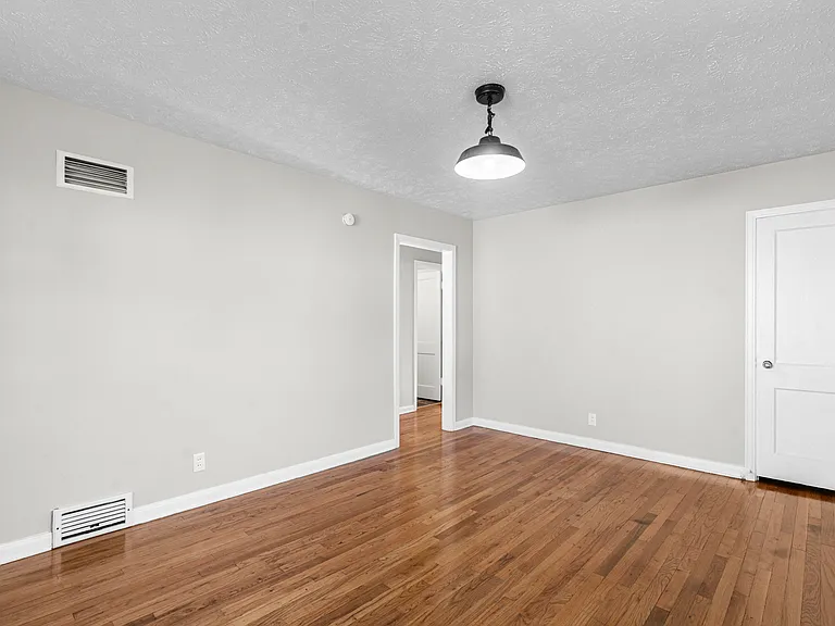 3927 Gold St — Photo 3