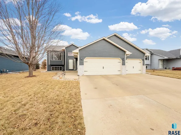 706 Saint Gregory St, Harrisburg, SD 57032