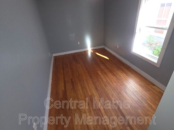 5th image of 176 Blake St