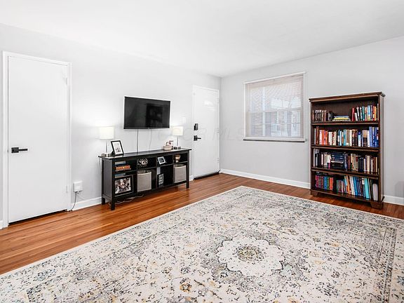 4th image of 1775 Northwest Ct #105
