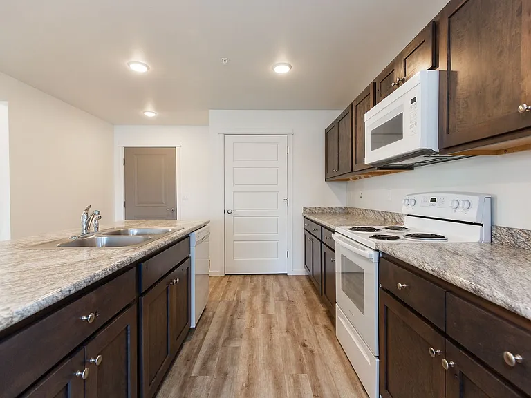 Cottonwood Corner Apartments — Photo 35