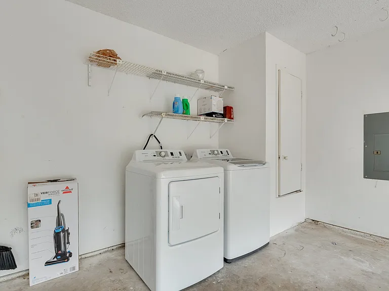 Village Green Dr — Photo 20