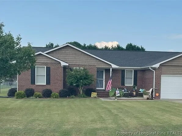 346 Grape Arbor Dr, Fayetteville, NC 28312