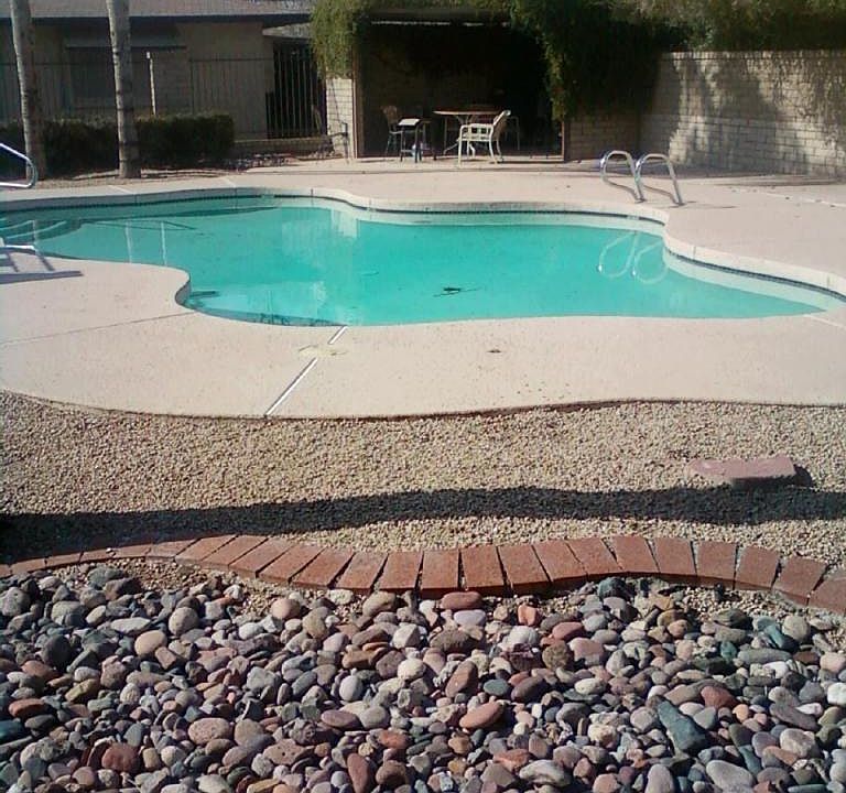 1st image of 2330 W Belmont Ave APT 10