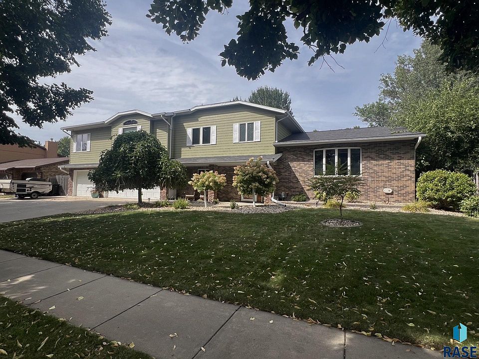 1st image of 708 E Alder Ln