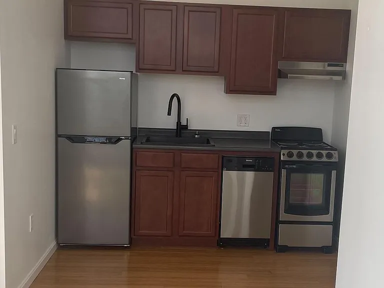 8 Grove St #307 — Photo 2