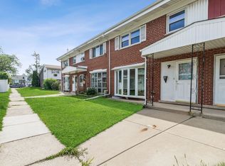 8810 Robin Dr APT C, Des Plaines, IL 60016
