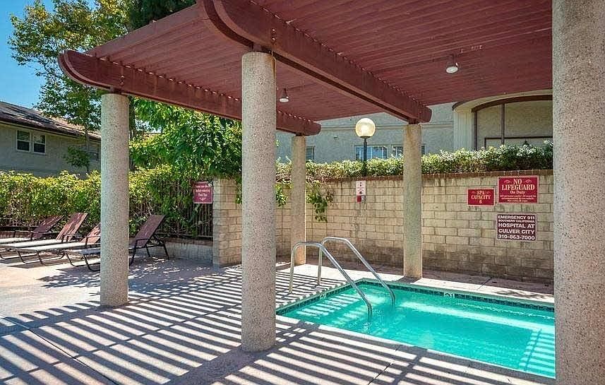 HOT TUBS! There's more than one...