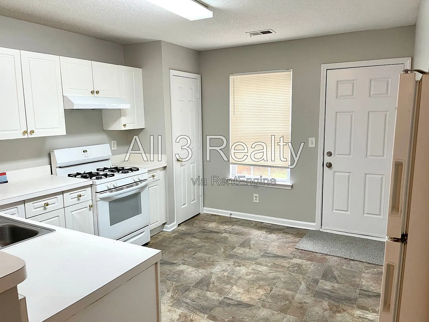 3 bed, 2.5 bath, $1,695 — Photo 3