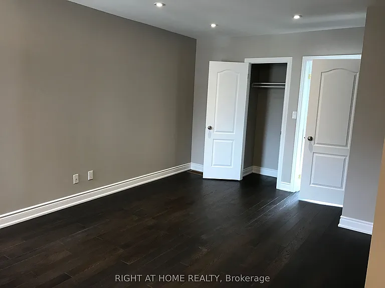 989 Dufferin St #MAIN FLOOR — Photo 7