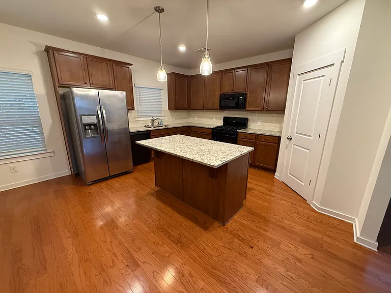 1392 Weatherbrook Cir — Photo 2