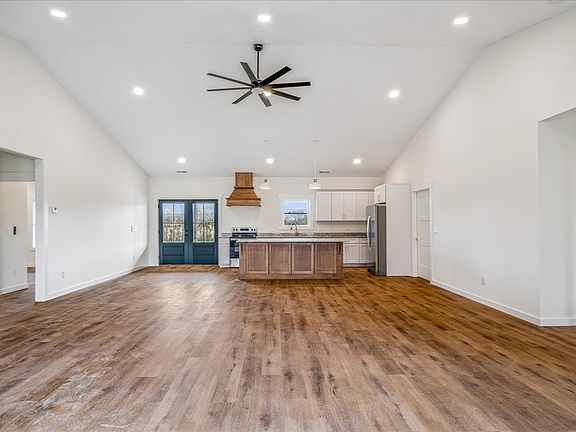 5th image of 961 Collins Ln